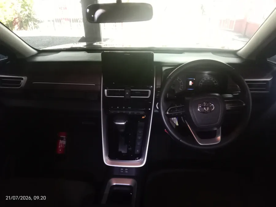 Foto Mobil Bekas Dashboard Toyota Kijang Innova 2.0 Zenix V CVT tahun 2022