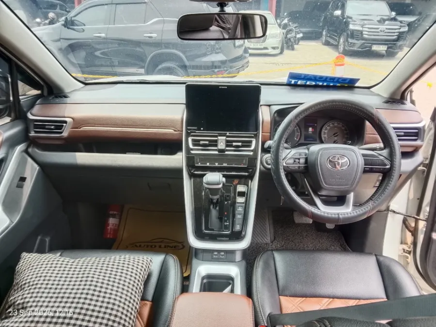 Foto Mobil Bekas Dashboard Toyota Kijang Innova 2.0 Zenix V CVT tahun 2022