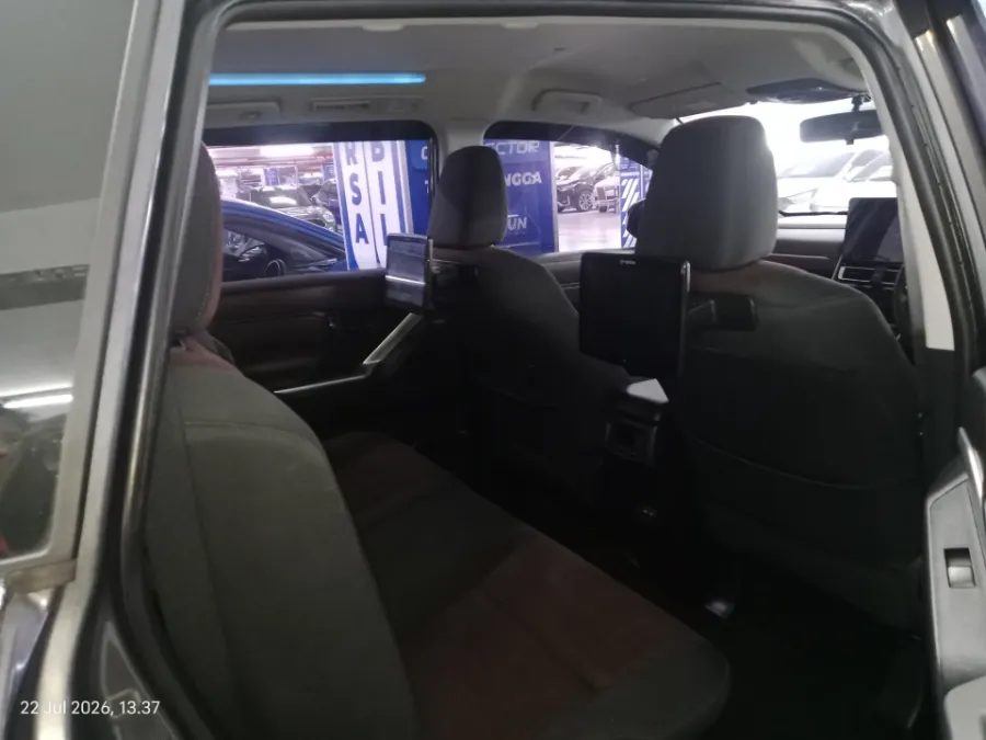 Foto Mobil Bekas Kabin Belakang Toyota Kijang Innova 2.0 Zenix V CVT tahun 2022