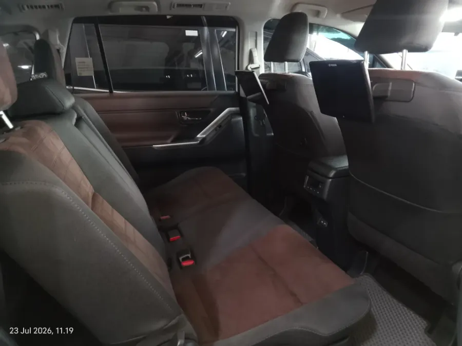Foto Mobil Bekas Kabin Belakang Toyota Kijang Innova 2.0 Zenix V CVT tahun 2022