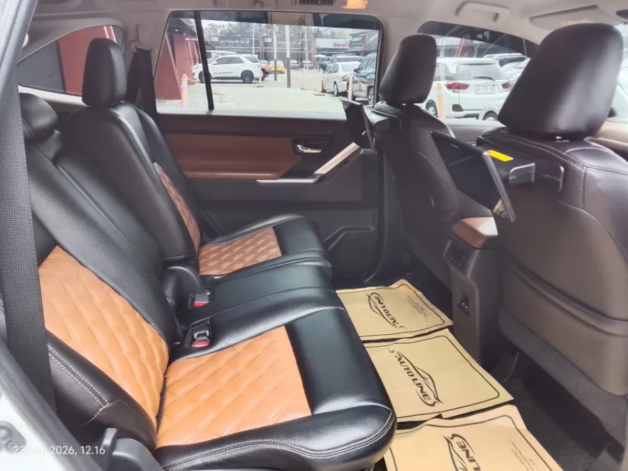Foto Mobil Bekas Kabin Belakang Toyota Kijang Innova 2.0 Zenix V CVT tahun 2022