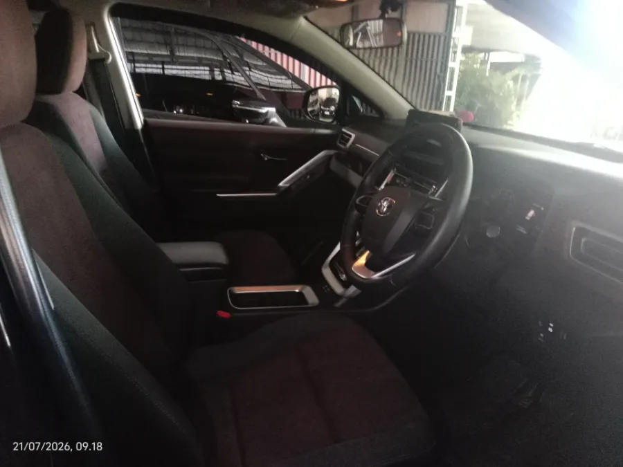 Foto Mobil Bekas Kabin Depan Toyota Kijang Innova 2.0 Zenix V CVT tahun 2022