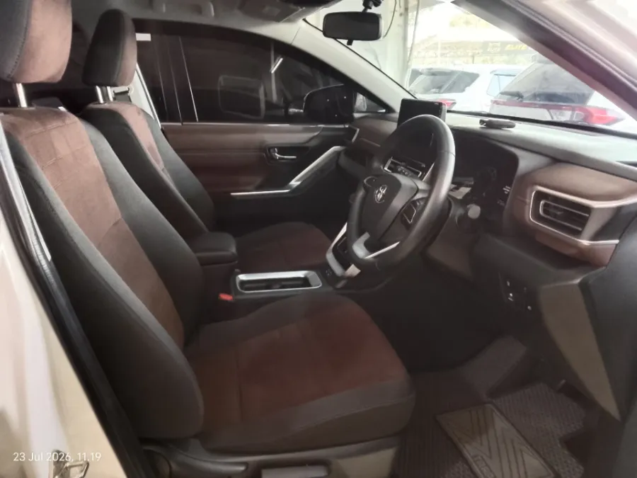 Foto Mobil Bekas Kabin Depan Toyota Kijang Innova 2.0 Zenix V CVT tahun 2022