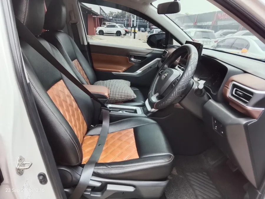 Foto Mobil Bekas Kabin Depan Toyota Kijang Innova 2.0 Zenix V CVT tahun 2022