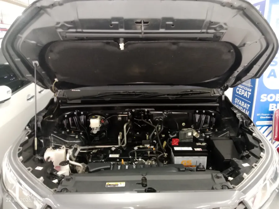 Foto Mobil Bekas Mesin Toyota Kijang Innova 2.0 Zenix V CVT tahun 2022