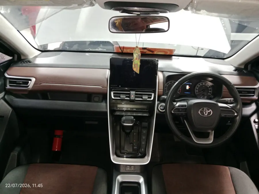 Foto Mobil Bekas Dashboard Toyota Kijang Innova 2.0 Zenix V CVT tahun 2023
