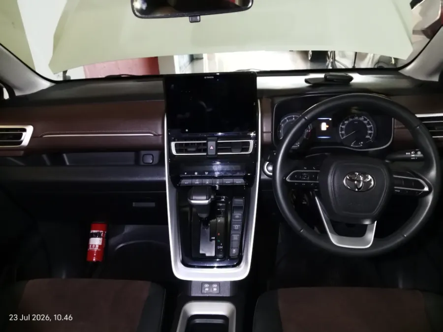 Foto Mobil Bekas Dashboard Toyota Kijang Innova 2.0 Zenix V CVT tahun 2023