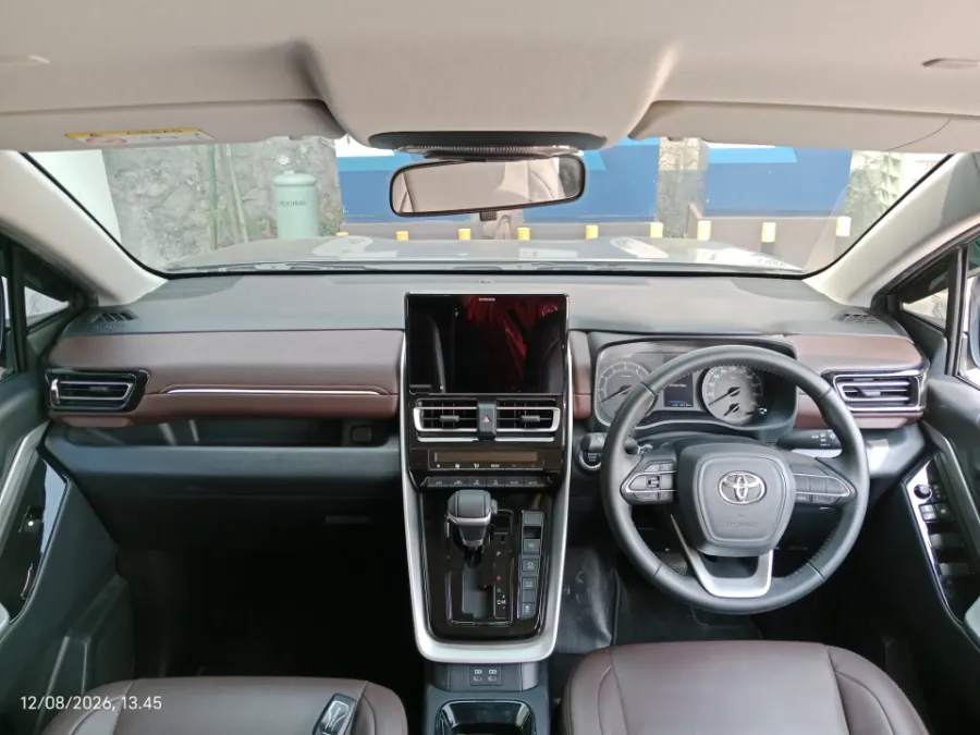Foto Mobil Bekas Dashboard Toyota Kijang Innova 2.0 Zenix V CVT tahun 2023