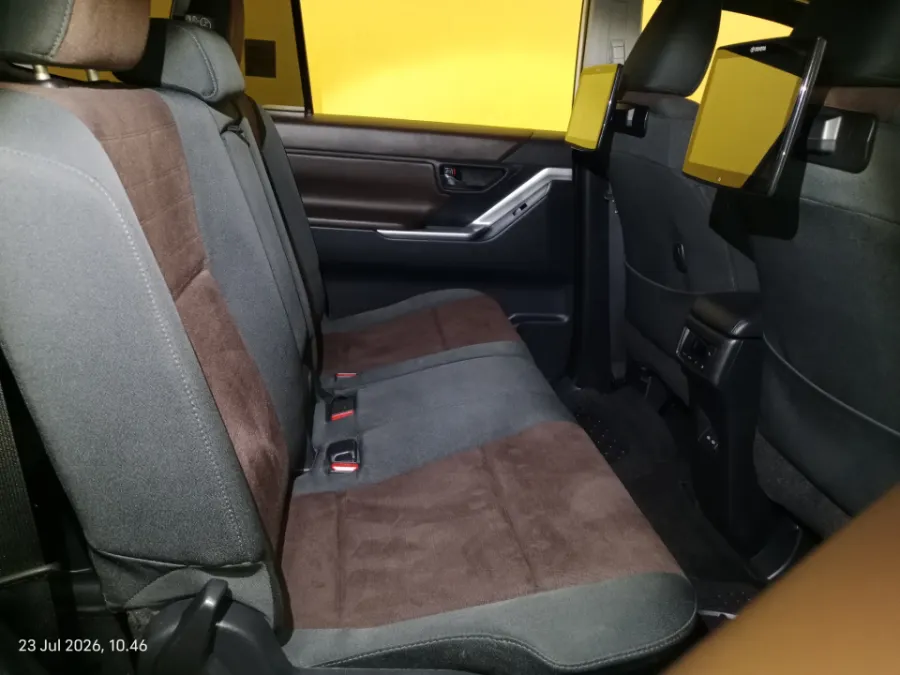Foto Mobil Bekas Kabin Belakang Toyota Kijang Innova 2.0 Zenix V CVT tahun 2023