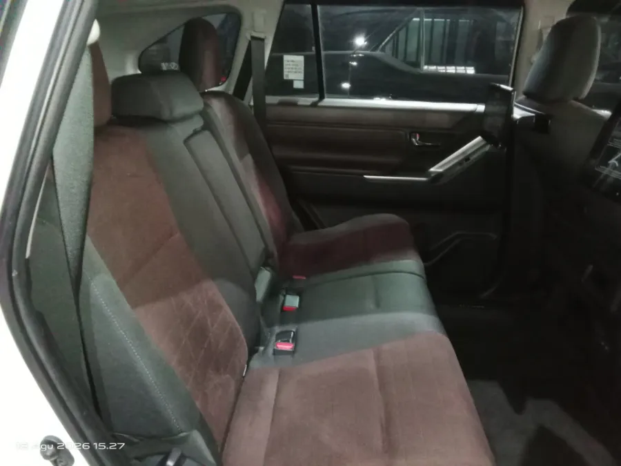 Foto Mobil Bekas Kabin Belakang Toyota Kijang Innova 2.0 Zenix V CVT tahun 2023