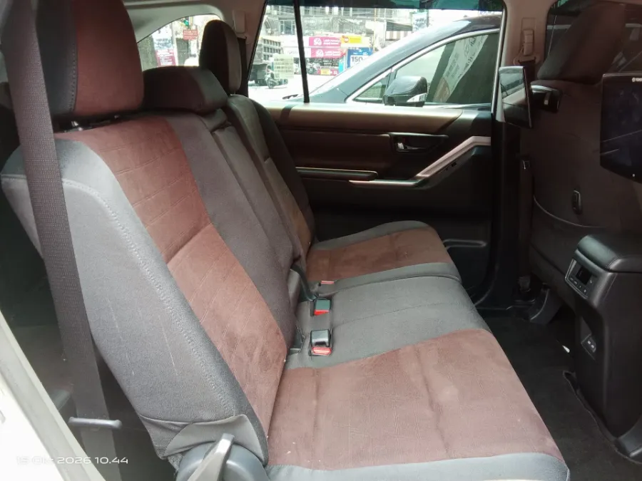 Foto Mobil Bekas Kabin Belakang Toyota Kijang Innova 2.0 Zenix V CVT tahun 2023