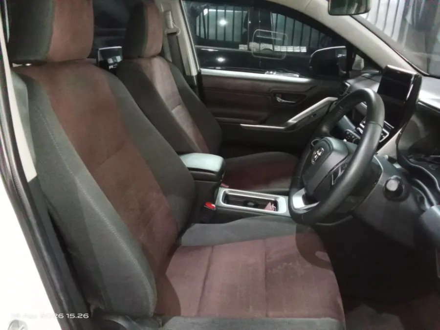 Foto Mobil Bekas Kabin Depan Toyota Kijang Innova 2.0 Zenix V CVT tahun 2023
