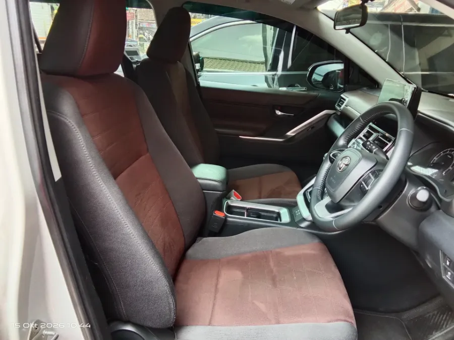Foto Mobil Bekas Kabin Depan Toyota Kijang Innova 2.0 Zenix V CVT tahun 2023