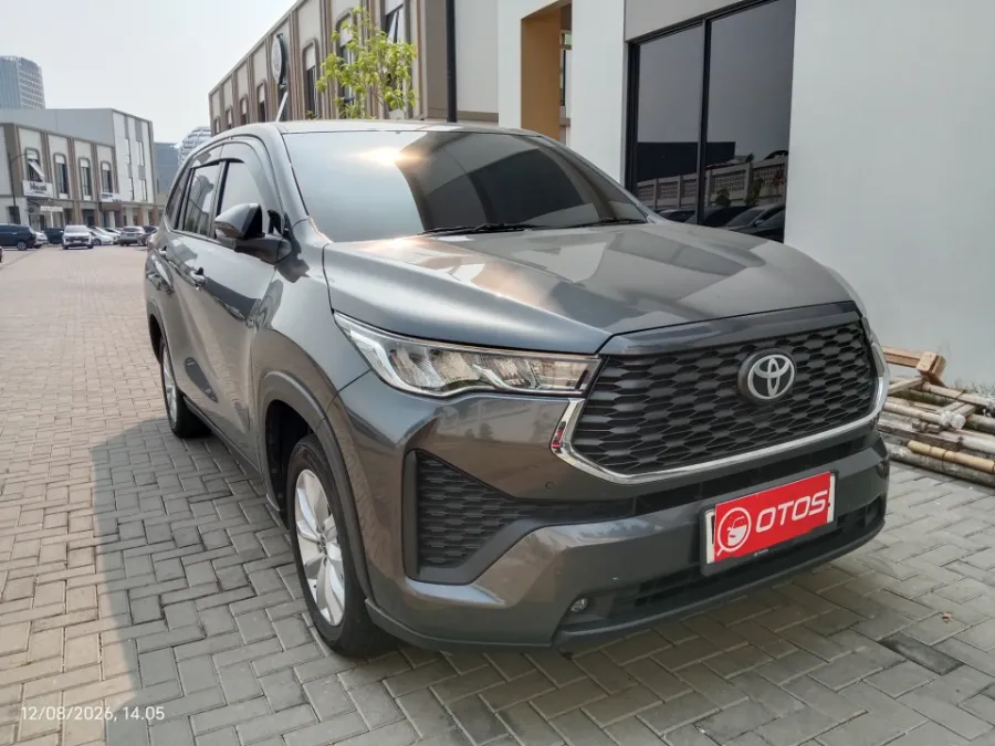 Foto Mobil Bekas Kanan Depan Toyota Kijang Innova 2.0 Zenix V CVT tahun 2023