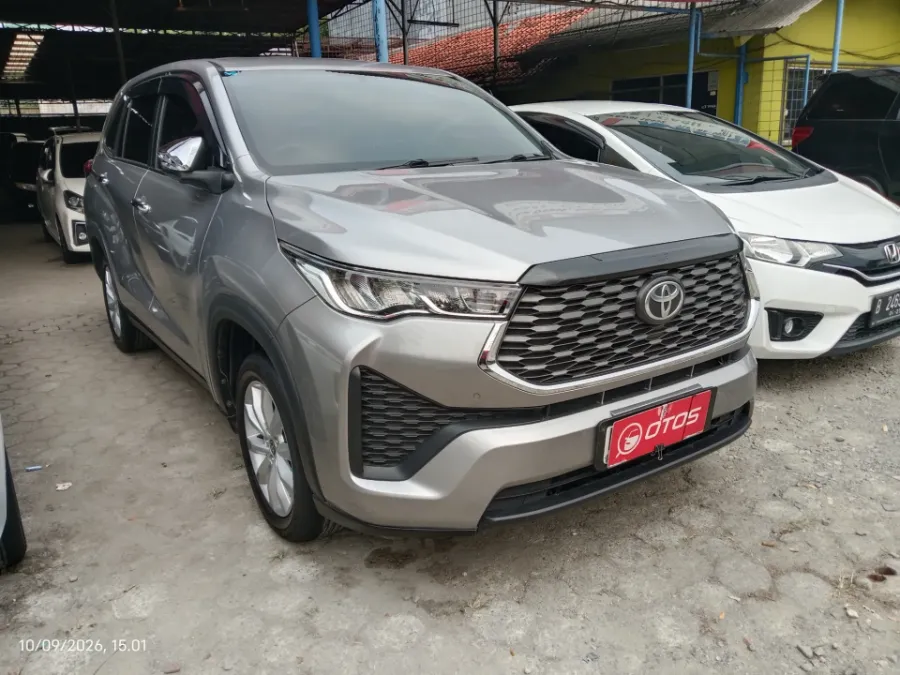 Foto Mobil Bekas Kanan Depan Toyota Kijang Innova 2.0 Zenix V CVT tahun 2023