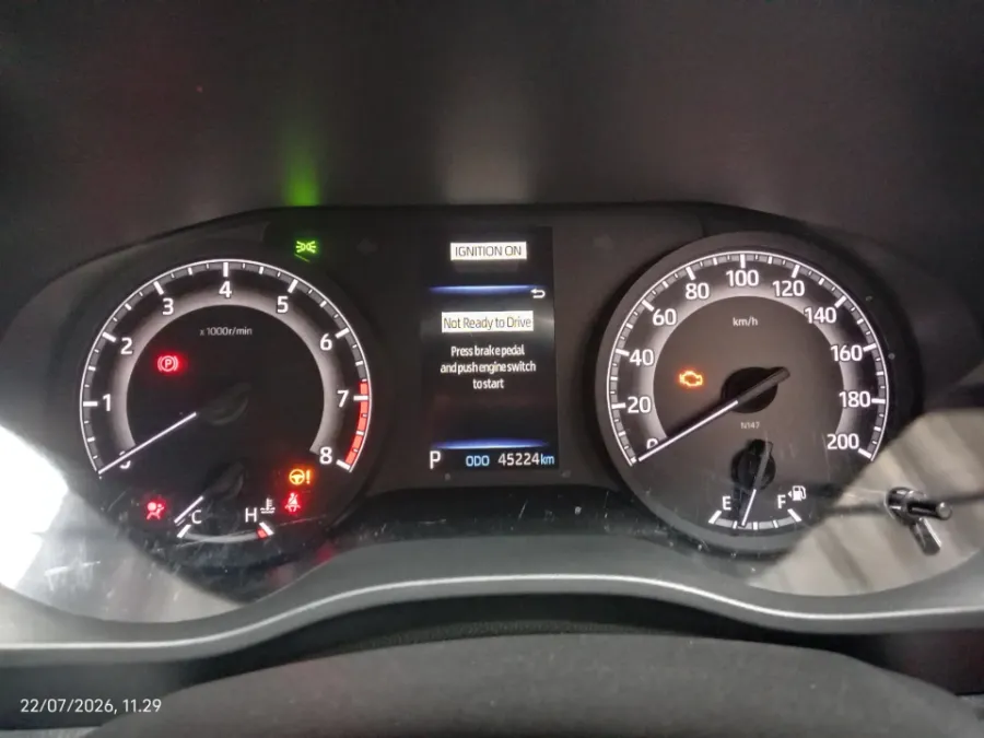 Foto Mobil Bekas Odometer Toyota Kijang Innova 2.0 Zenix V CVT tahun 2023