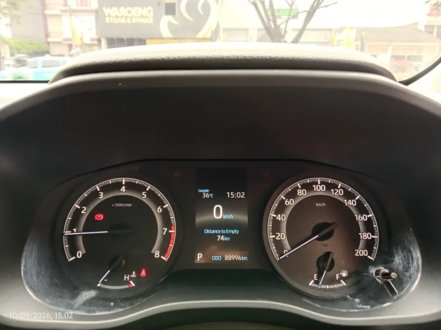Foto Mobil Bekas Odometer Toyota Kijang Innova 2.0 Zenix V CVT tahun 2023