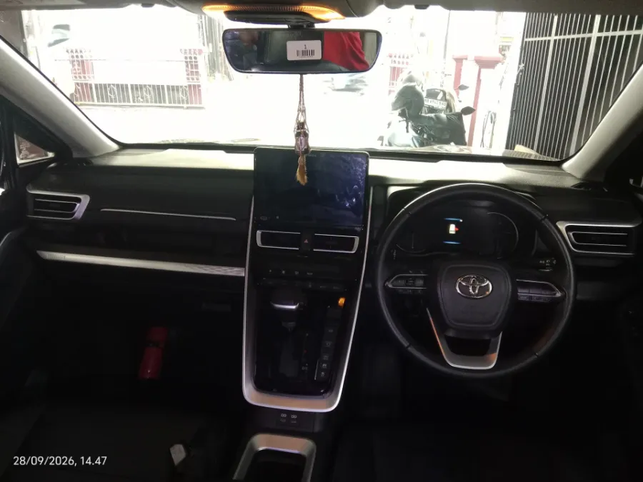 Foto Mobil Bekas Dashboard Toyota Kijang Innova 2.0 Zenix V HV CVT tahun 2022