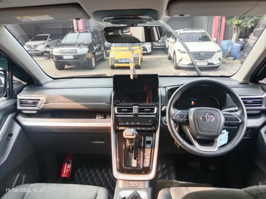 Foto Mobil Bekas Dashboard Toyota Kijang Innova 2.0 Zenix V HV CVT tahun 2023