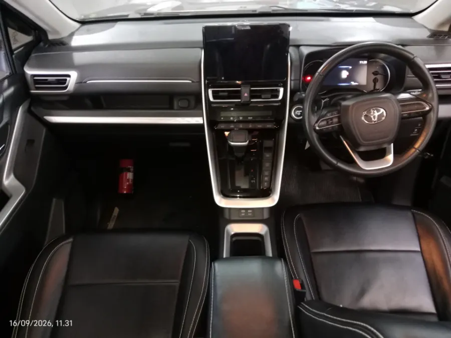 Foto Mobil Bekas Dashboard Toyota Kijang Innova 2.0 Zenix V HV CVT tahun 2023