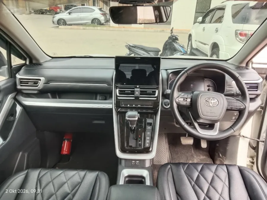 Foto Mobil Bekas Dashboard Toyota Kijang Innova 2.0 Zenix V HV CVT tahun 2023