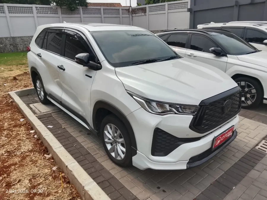 Foto Mobil Bekas Kanan Depan Toyota Kijang Innova 2.0 Zenix V HV CVT tahun 2023
