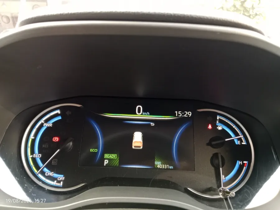 Foto Mobil Bekas Odometer Toyota Kijang Innova 2.0 Zenix V HV CVT tahun 2023