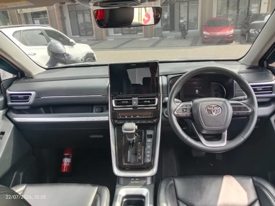 Foto Mobil Bekas Dashboard Toyota Kijang Innova 2.0 Zenix V HV CVT tahun 2024