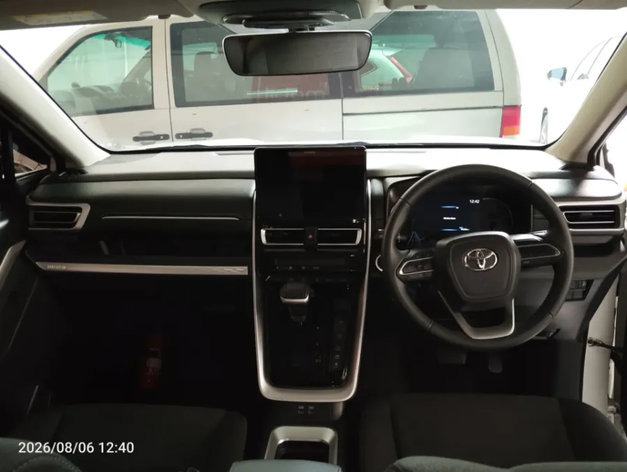 Foto Mobil Bekas Dashboard Toyota Kijang Innova 2.0 Zenix V HV CVT tahun 2024