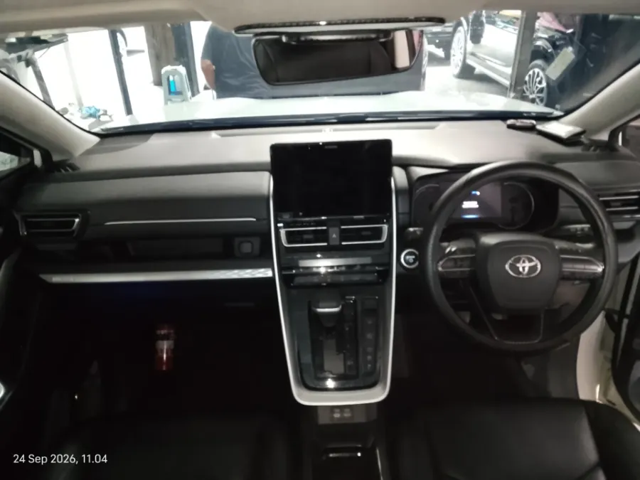 Foto Mobil Bekas Dashboard Toyota Kijang Innova 2.0 Zenix V HV CVT tahun 2024