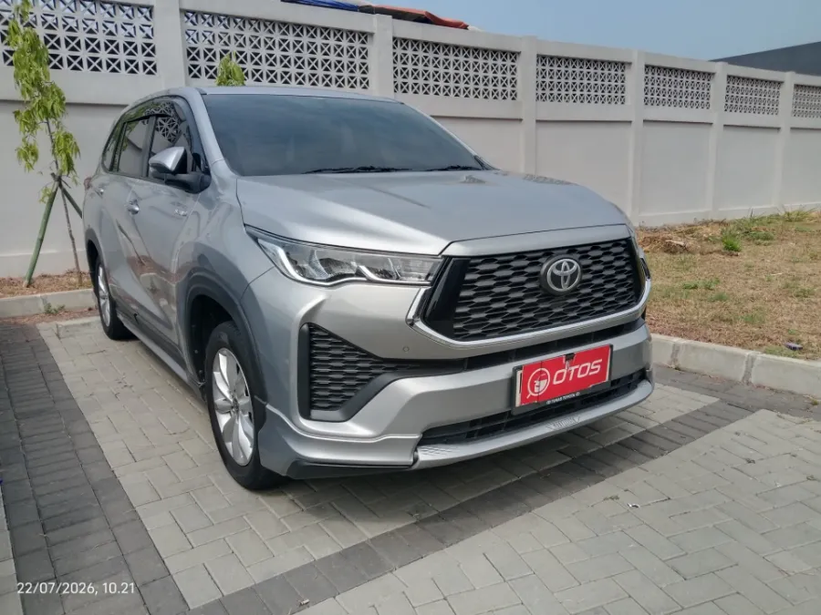 Foto Mobil Bekas Kanan Depan Toyota Kijang Innova 2.0 Zenix V HV CVT tahun 2024