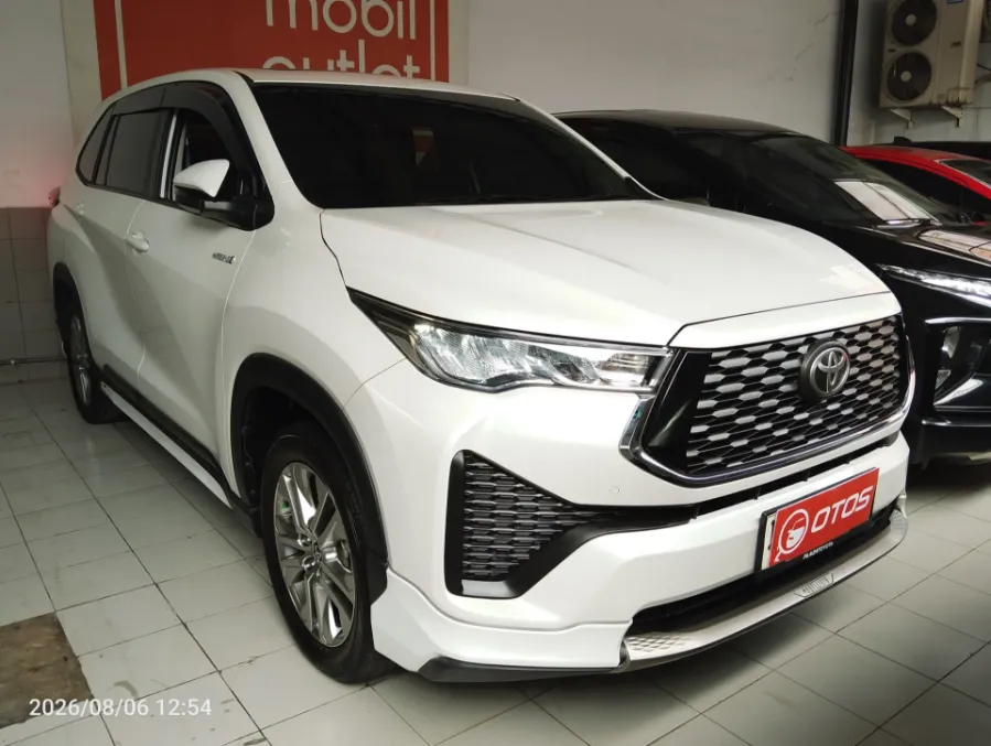 Foto Mobil Bekas Kanan Depan Toyota Kijang Innova 2.0 Zenix V HV CVT tahun 2024