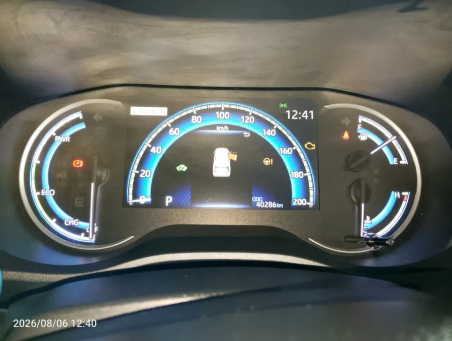 Foto Mobil Bekas Odometer Toyota Kijang Innova 2.0 Zenix V HV CVT tahun 2024