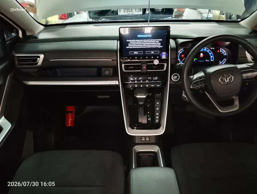 Foto Mobil Bekas Dashboard Toyota Kijang Innova 2.0 Zenix V HV CVT tahun 2025