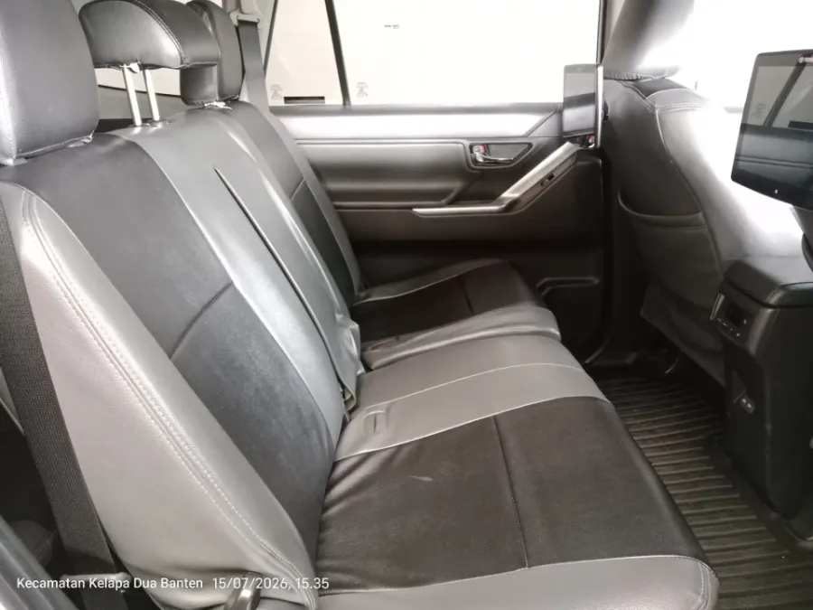 Foto Mobil Bekas Kabin Belakang Toyota Kijang Innova 2.0 Zenix V HV CVT tahun 2025