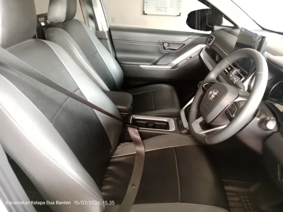 Foto Mobil Bekas Kabin Depan Toyota Kijang Innova 2.0 Zenix V HV CVT tahun 2025