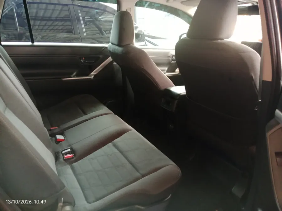 Foto Mobil Bekas Kabin Belakang Toyota Kijang Innova 2.0 Zenix V HV CVT tahun 2026