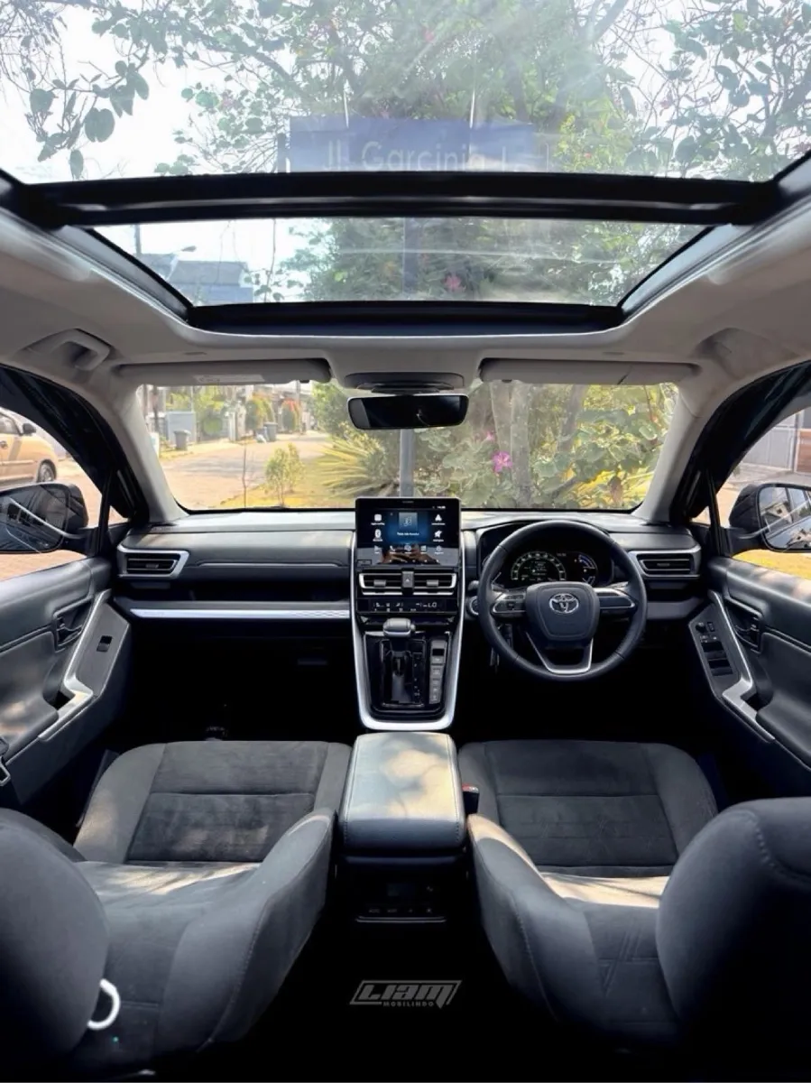 Foto Mobil Bekas Dashboard Toyota Kijang Innova 2.0 Zenix V HV CVT Modellista tahun 2022