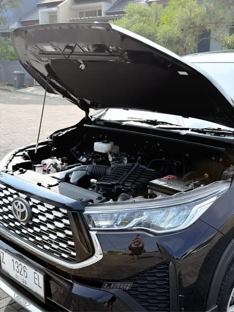 Foto Mobil Bekas Mesin Toyota Kijang Innova 2.0 Zenix V HV CVT Modellista tahun 2022
