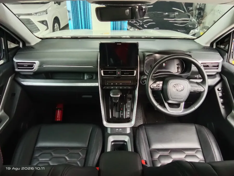 Foto Mobil Bekas Dashboard Toyota Kijang Innova 2.0 Zenix V HV CVT Modellista tahun 2023