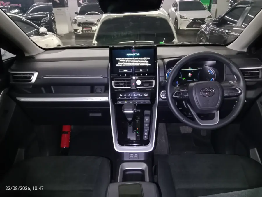 Foto Mobil Bekas Dashboard Toyota Kijang Innova 2.0 Zenix V HV CVT Modellista tahun 2023