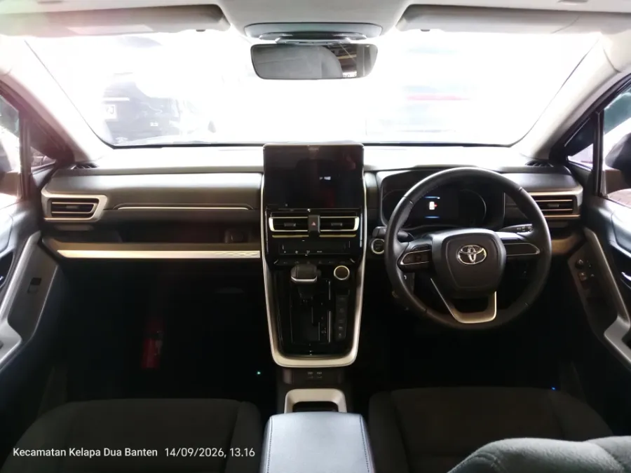 Foto Mobil Bekas Dashboard Toyota Kijang Innova 2.0 Zenix V HV CVT Modellista tahun 2023
