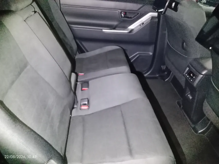 Foto Mobil Bekas Kabin Belakang Toyota Kijang Innova 2.0 Zenix V HV CVT Modellista tahun 2023