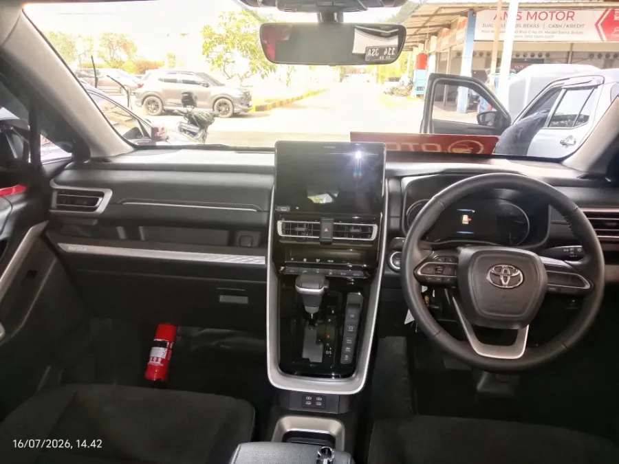 Foto Mobil Bekas Dashboard Toyota Kijang Innova 2.0 Zenix V HV CVT Modellista tahun 2024