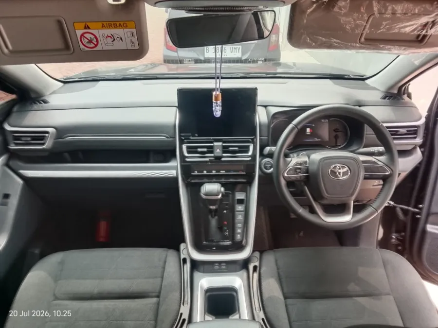 Foto Mobil Bekas Dashboard Toyota Kijang Innova 2.0 Zenix V HV CVT Modellista tahun 2024