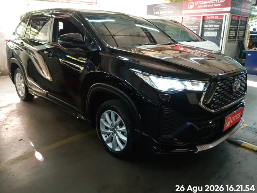 Foto Mobil Bekas Kanan Depan Toyota Kijang Innova 2.0 Zenix V HV CVT Modellista tahun 2024