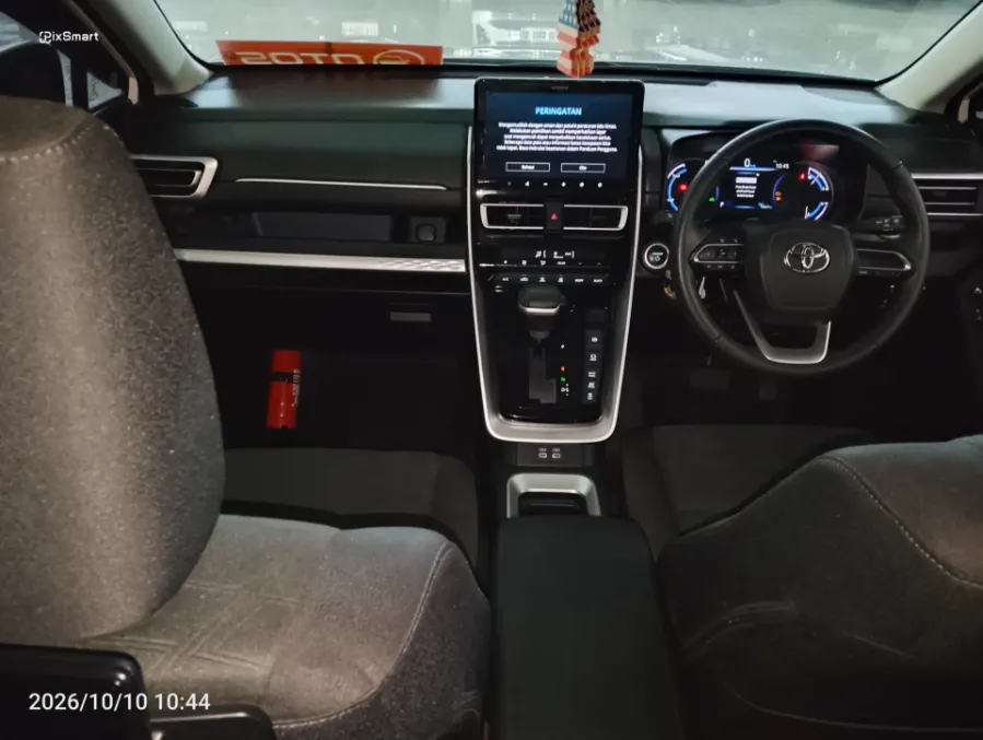 Foto Mobil Bekas Dashboard Toyota Kijang Innova 2.0 Zenix V HV CVT Modellista tahun 2025