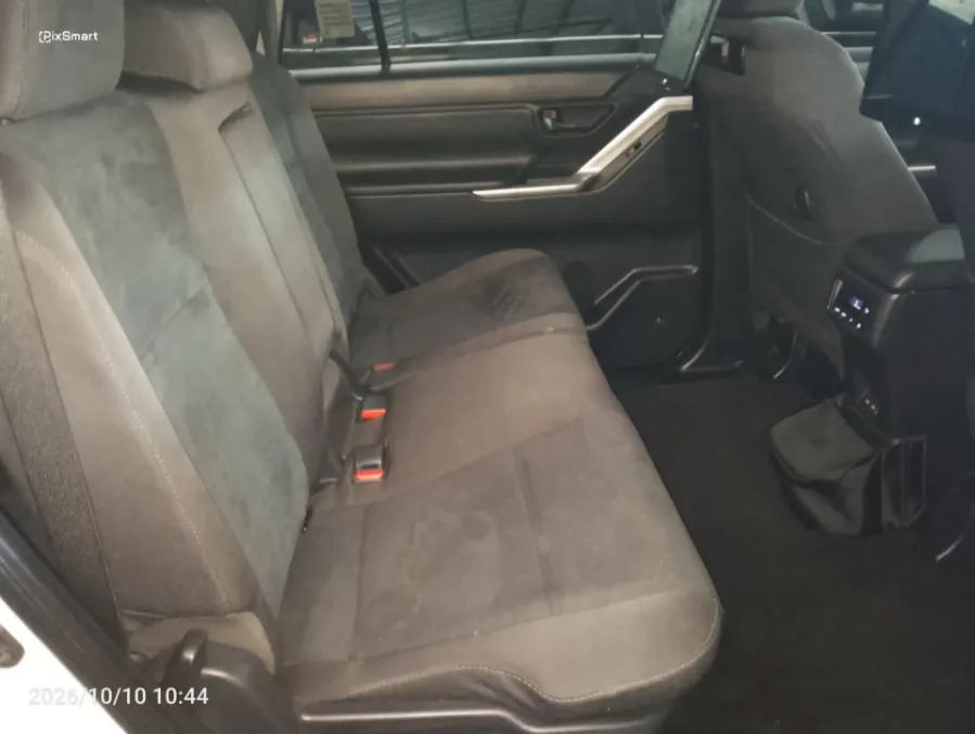 Foto Mobil Bekas Kabin Belakang Toyota Kijang Innova 2.0 Zenix V HV CVT Modellista tahun 2025