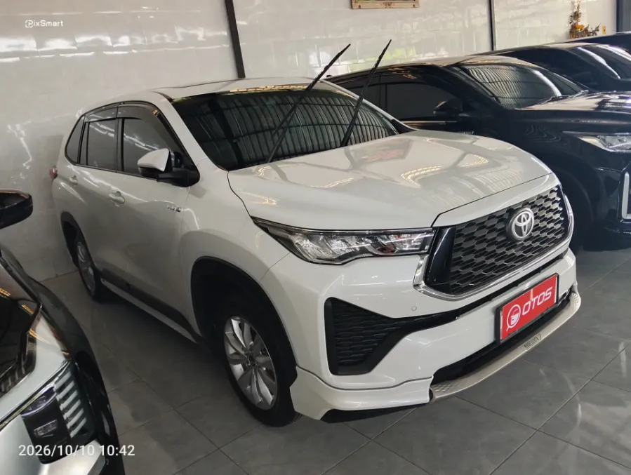 Foto Mobil Bekas Kanan Depan Toyota Kijang Innova 2.0 Zenix V HV CVT Modellista tahun 2025