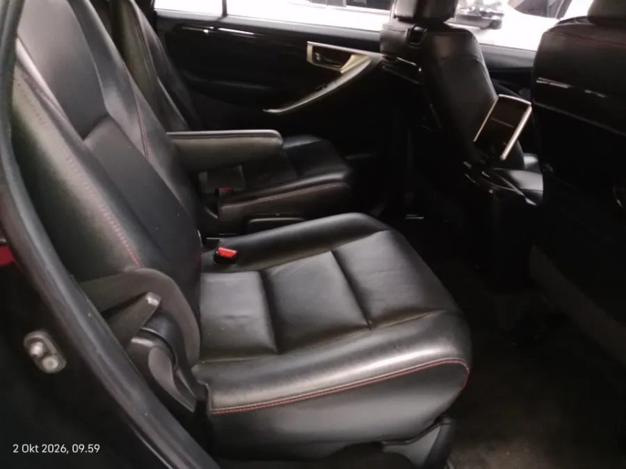 Foto Mobil Bekas Kabin Belakang Toyota Kijang Innova 2.4 tahun 2021